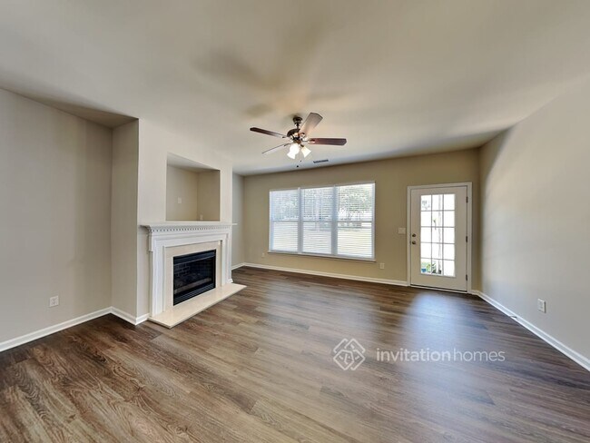 Building Photo - 15604 Carrington Ridge Dr