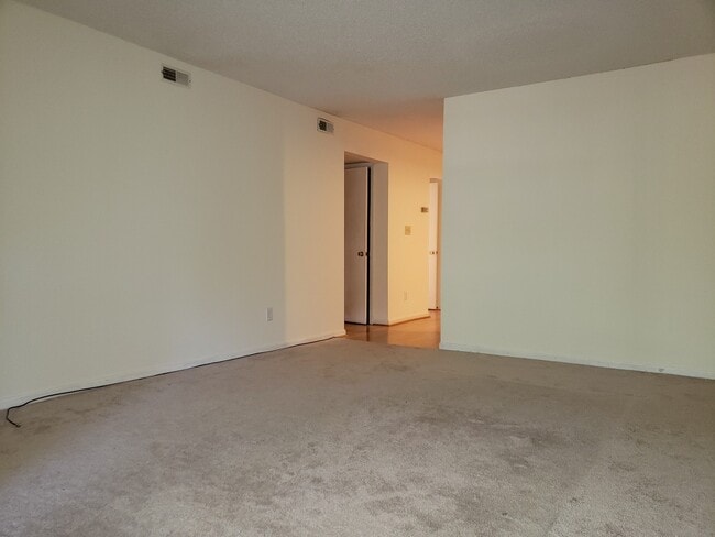 Building Photo - Coming Soon! Spacious 2BR, 2BA Condo in Desirable Chapel Hill Community