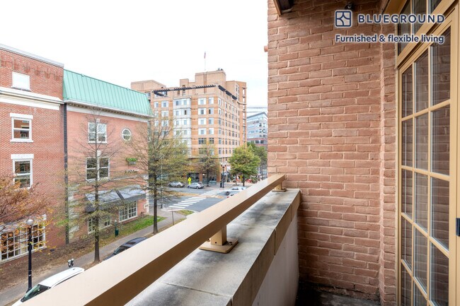 Building Photo - 925 N Garfield St