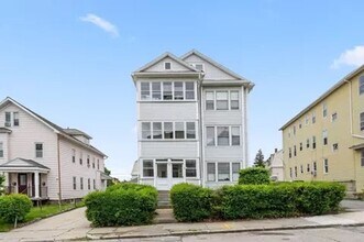 Building Photo - 174 Vernon St