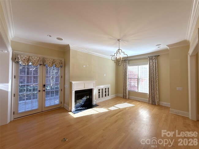 Building Photo - 1109 S Kings Dr