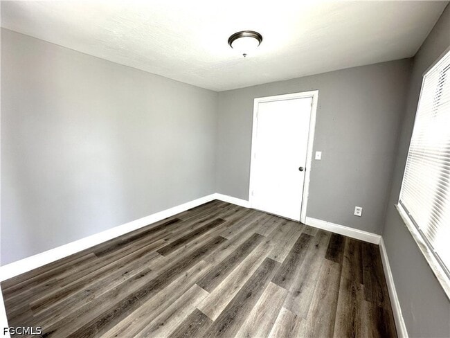 Foto del edificio - 2117 Mitchell Ct