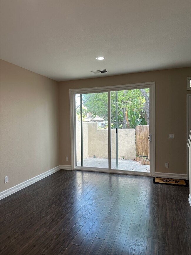 Foto del edificio - Centrally Located 2 Bedroom & 2 Bathroom Townhome w/ Garage in Cabo Bahia Community