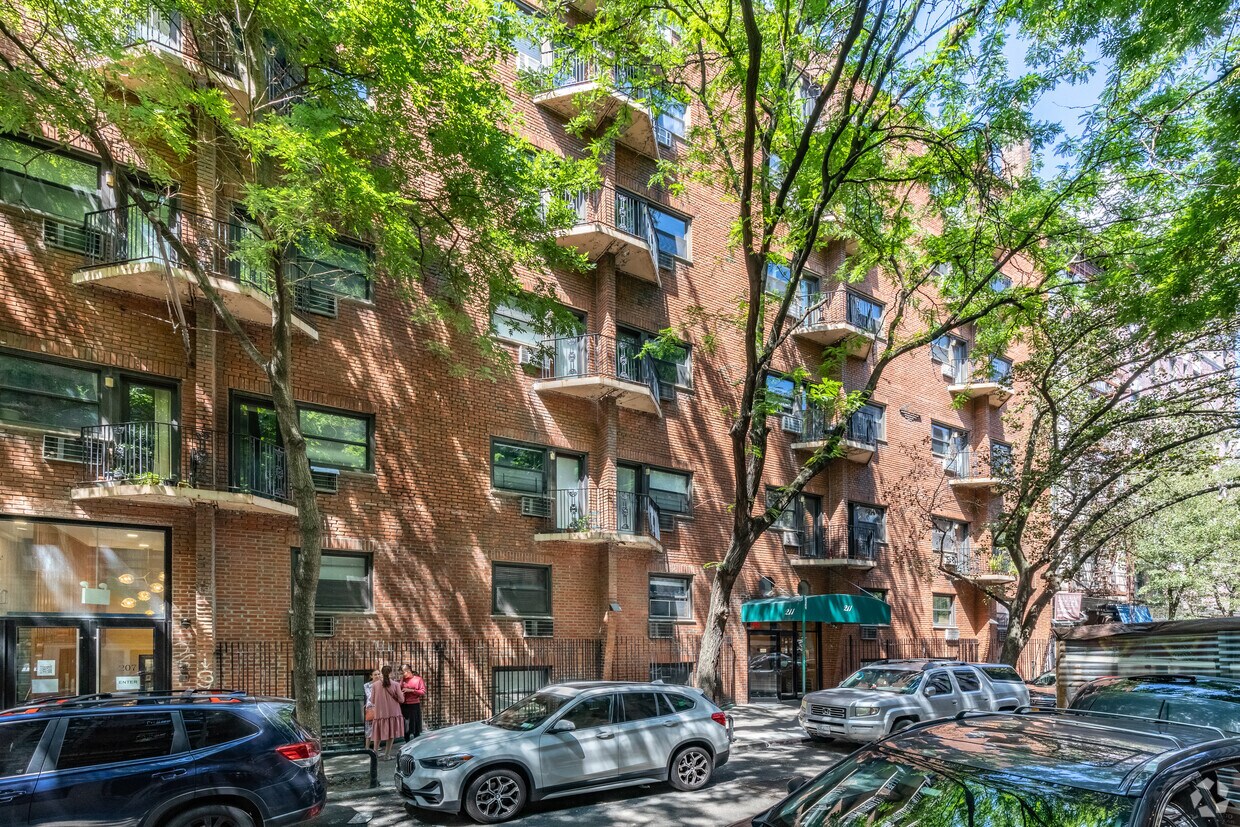 211 Thompson St, New York, NY 10012 Apartments in New York, NY