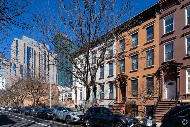 Building Photo - 543 Dean St