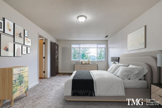 Building Photo - Spacious 4BR Townhome with AC, W/D, Garage...