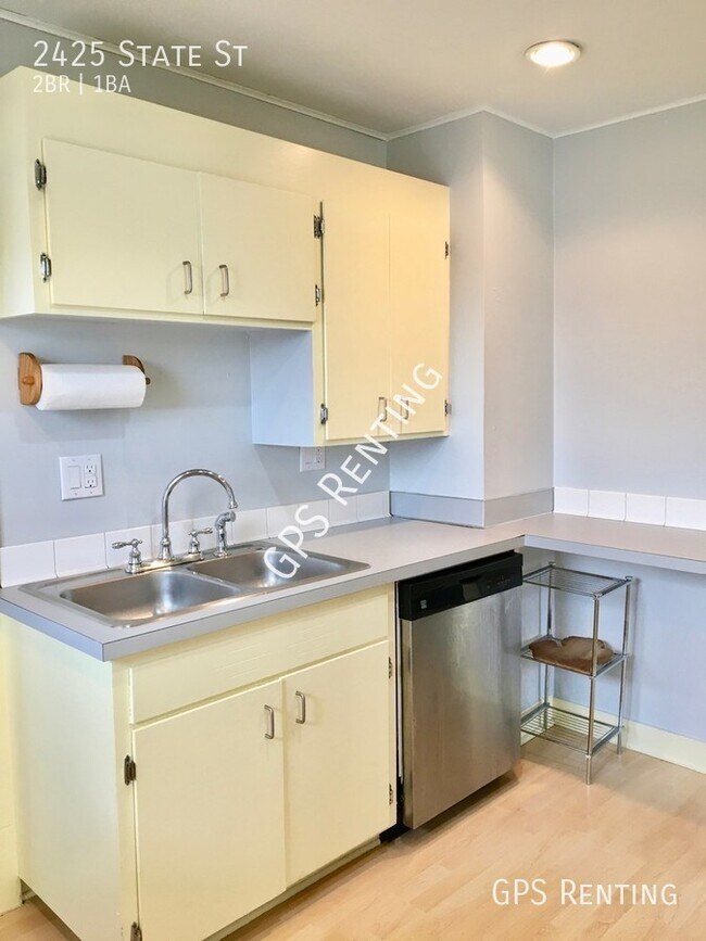 Foto del edificio - Classic 2 bedroom 1 bathroom bungalow!