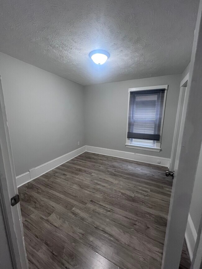 Dormitorio #1 - 2018 Corning Ave