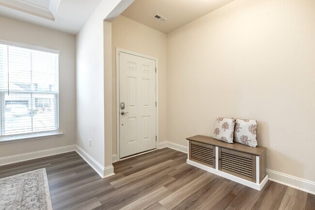 Foto del edificio - "Discover Spacious Living: 5-Bedroom Craftsman Home in Gated and Amenity-Rich Bretagne with Top-R...