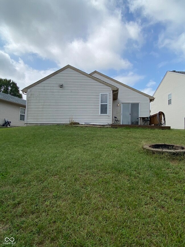 Foto del edificio - 5251 Bluff View Dr