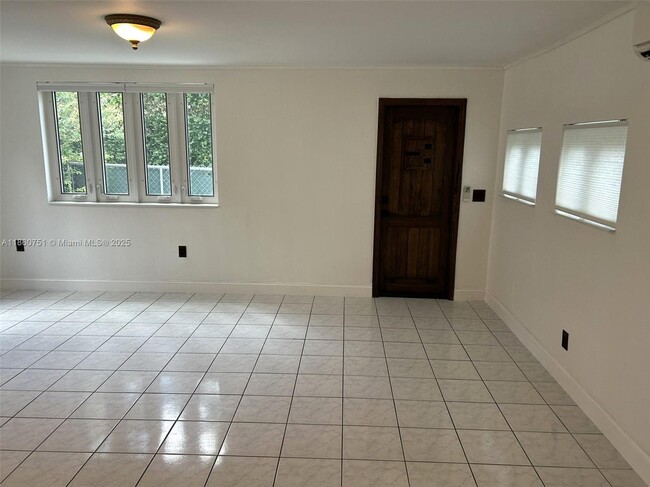 Building Photo - 262 NE 96th St