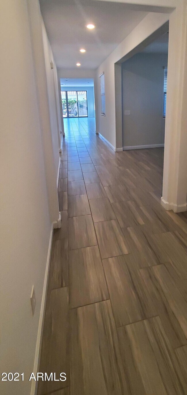 Foto del edificio - 9853 E Thornbush Ave