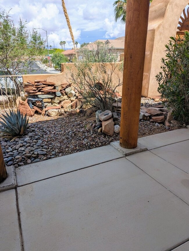 Building Photo - Santa Fe Vistas House!