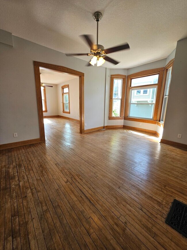 Foto del edificio - 922 N Myrtle St. Davenport, IA 52804