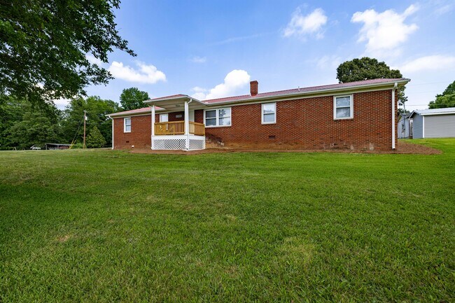 Building Photo - 20232 Huneycutt Mill Rd