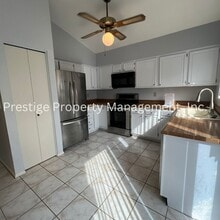 Building Photo - 9780 E Sunburst Dr