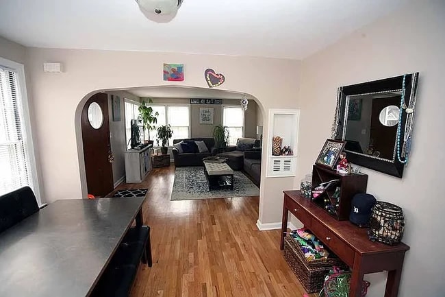 Building Photo - 220 Madison St