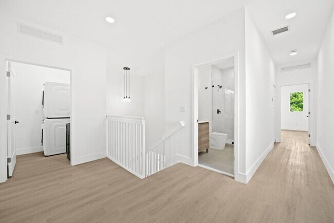 Foto del edificio - 1355 NW 42nd St