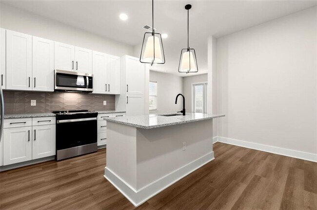 Foto del edificio - 2648 Sandy Plains Rd