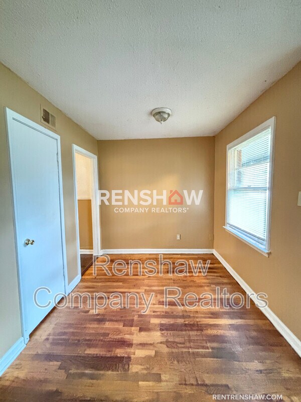Foto del edificio - 1593 E Holmes Rd