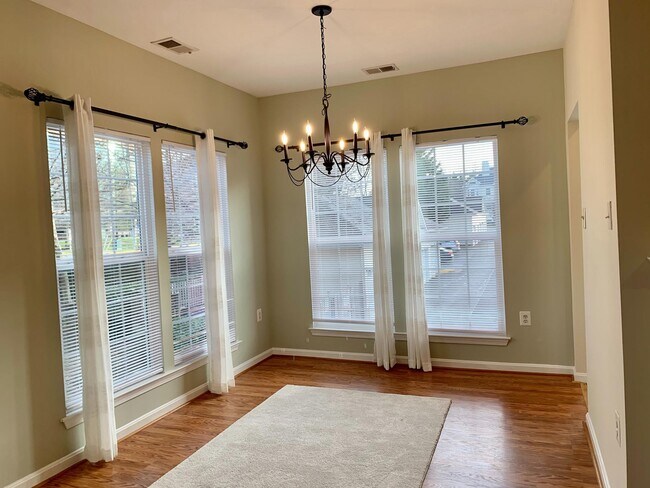 Foto del edificio - 4138 Fountainside Ln