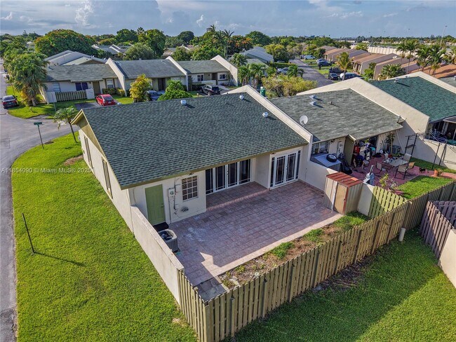 Foto del edificio - 12031 SW 110th St Cir E