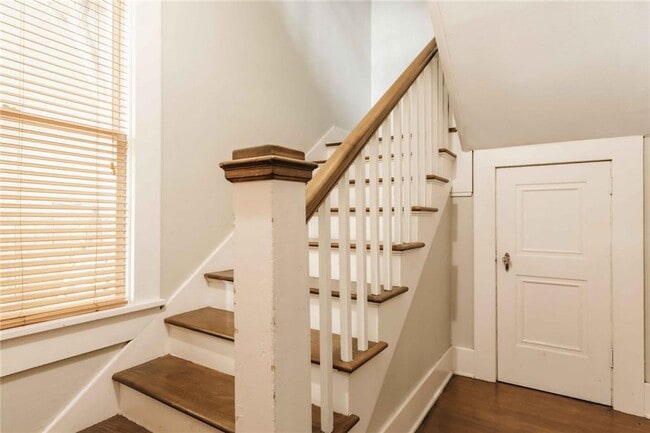 Foto del edificio - 8 Bed 4 Bath WEST CAMPUS