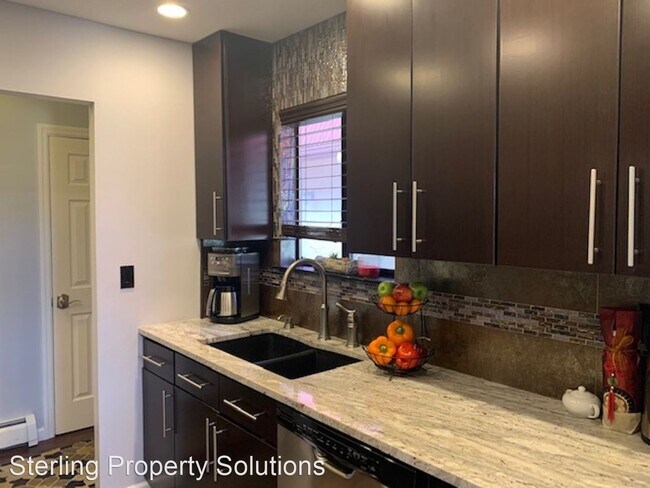 Building Photo - 2 br, 2 bath House - 17 Granada Cres - Uni...