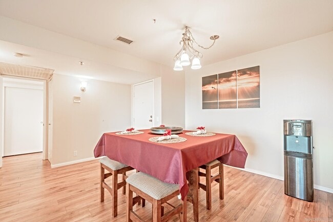 Building Photo - 5985 Dandridge Ln