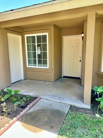 Foto del edificio - 320 Meadow Ln