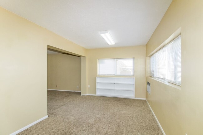 Building Photo - Cozy 2 Bed, 1 Bath Pet-Friendly Home with ...