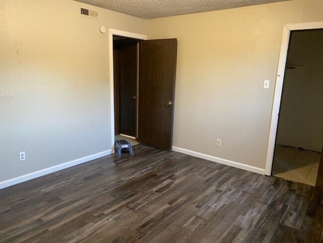 Building Photo - 4415 yorkshire