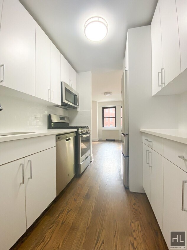 Building Photo - E 88th St