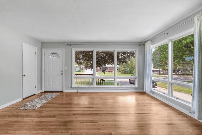 Building Photo - 2717 Sunnydale Ave