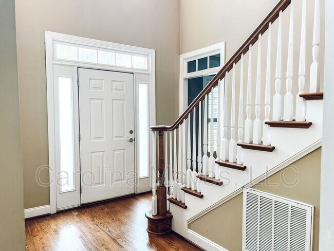 Foto del edificio - 702 Carriage Hill Rd