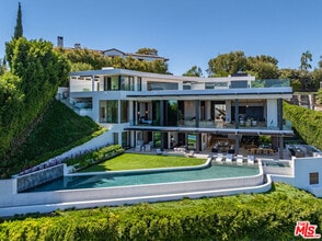 Building Photo - 9364 Beverlycrest Dr