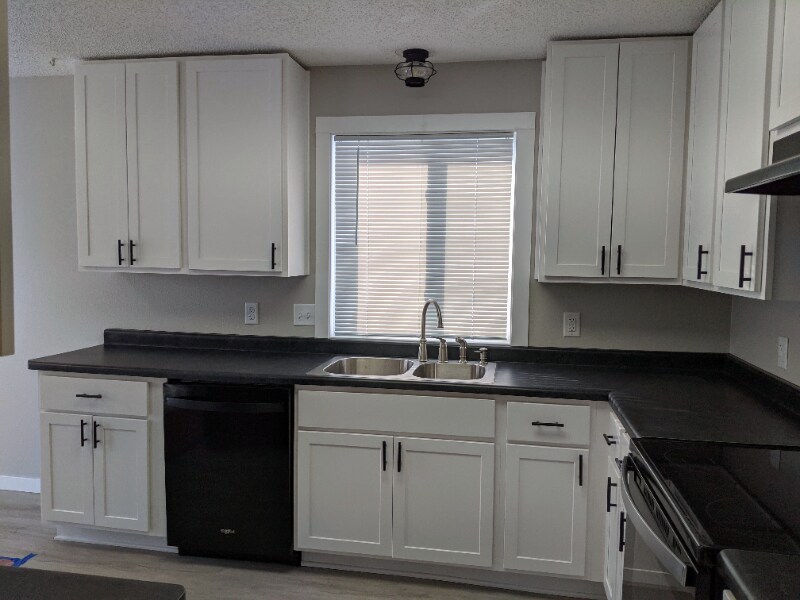 Foto principal - 3552 Independence Ave N