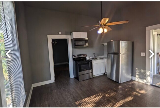 Foto del edificio - 225 W Monterey St