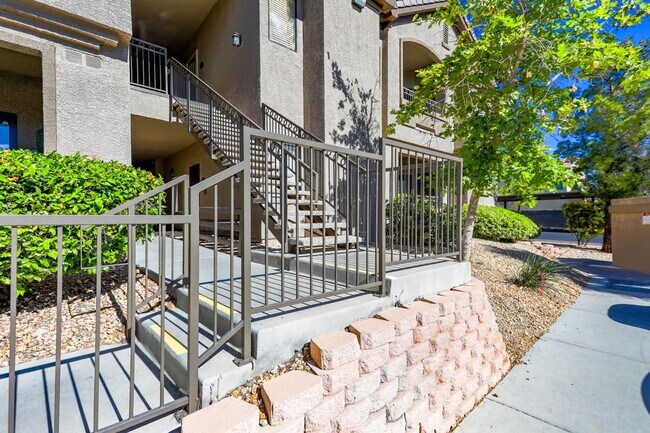 Building Photo - 2 Bedroom, 1st Floor Condo In Northwest Vegas