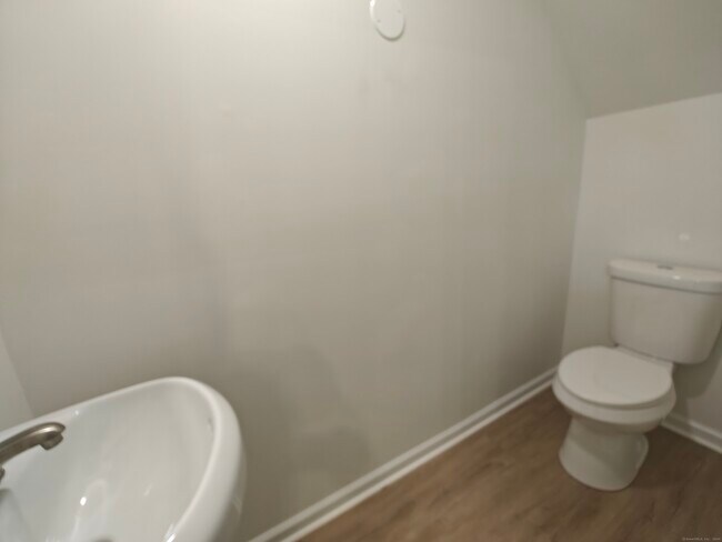 Foto del edificio - 18 Broadview Heights