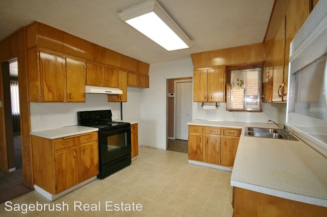 Building Photo - 3 br, 2 bath House - 815 John Doe St.