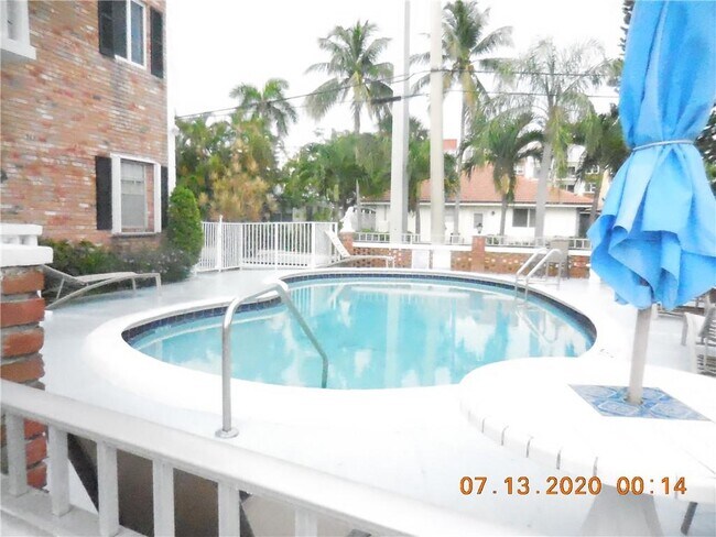 Foto del edificio - 424 N Riverside Dr