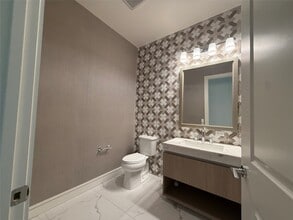 Building Photo - 2525 Turtle Creek Blvd