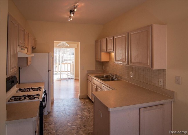 Building Photo - 3190 Brookside Dr