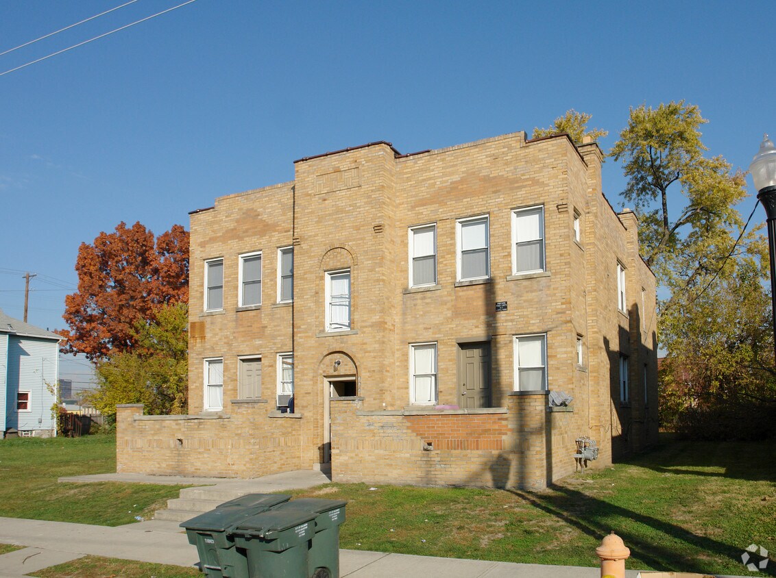 Building Photo - 884 E Mound St