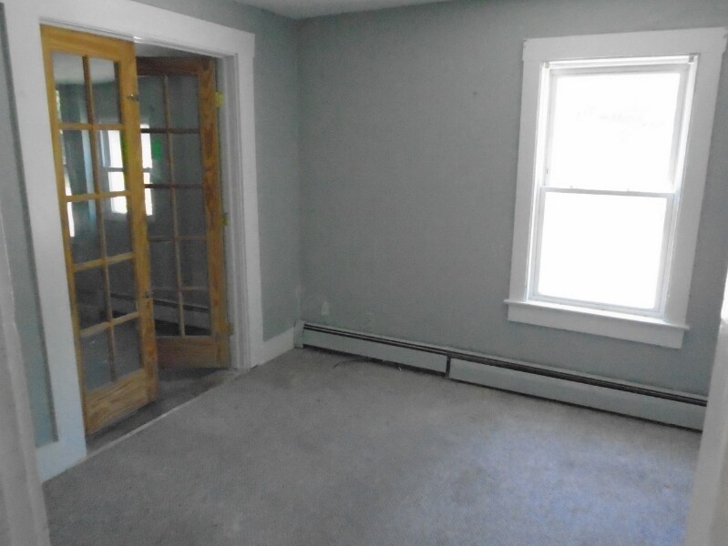 440 Lincoln St Unit apt 1, Lewiston, ME 04240 Room for Rent in