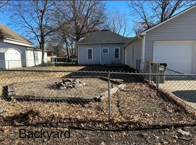 Building Photo - 306 S Rogers Rd