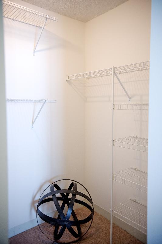 Building Photo - 25 E Delaware Pl