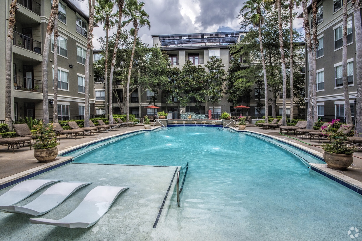 The Plaza Museum District Apartments 1615 Hermann Dr Houston, TX