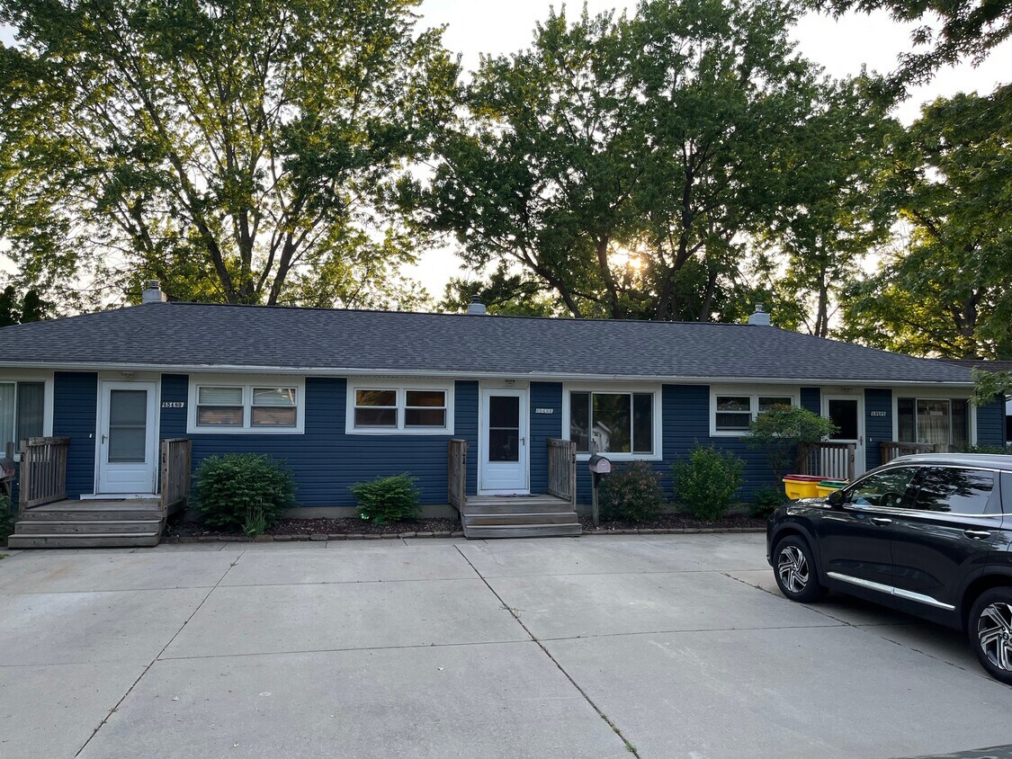 center unit available - 45493 Platt St